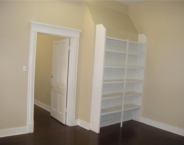 915 W 23rd St - Photo Thumbnail 4