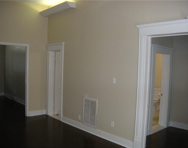 915 W 23rd St - Photo Thumbnail 3