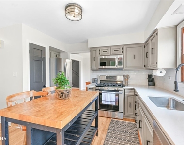 1012 Bainbridge Drive - Photo Thumbnail 10