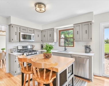 1012 Bainbridge Drive - Photo Thumbnail 9