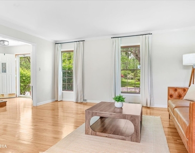 1012 Bainbridge Drive - Photo Thumbnail 4