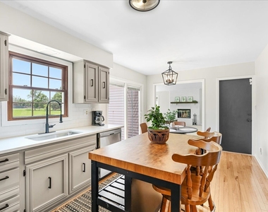 1012 Bainbridge Drive - Photo Thumbnail 8