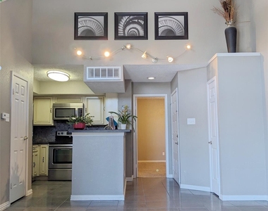 10855 Meadowglen Lane - Photo Thumbnail 8