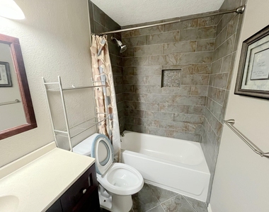 10855 Meadowglen Lane - Photo Thumbnail 5