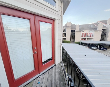10855 Meadowglen Lane - Photo Thumbnail 7