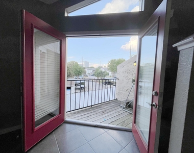 10855 Meadowglen Lane - Photo Thumbnail 6
