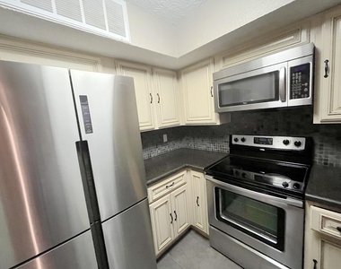 10855 Meadowglen Lane - Photo Thumbnail 2