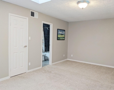 10855 Meadowglen Lane - Photo Thumbnail 10