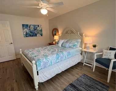 852 Ne 7th Place - Photo Thumbnail 17