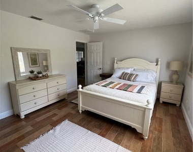 852 Ne 7th Place - Photo Thumbnail 13
