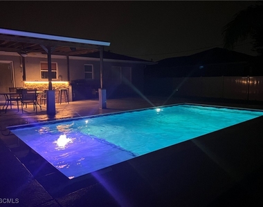 852 Ne 7th Place - Photo Thumbnail 2