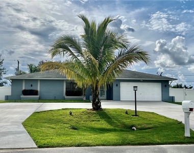 852 Ne 7th Place - Photo Thumbnail 1