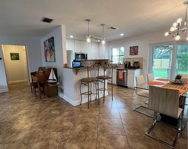 852 Ne 7th Place - Photo Thumbnail 11