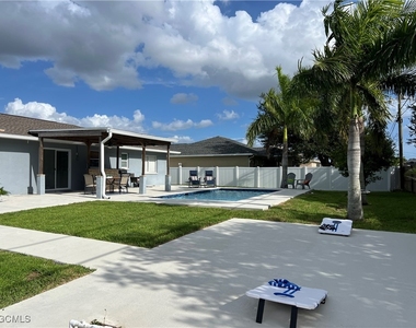 852 Ne 7th Place - Photo Thumbnail 5