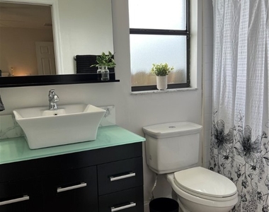 852 Ne 7th Place - Photo Thumbnail 16