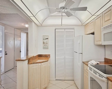 651 Seaview Court - Photo Thumbnail 4