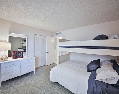651 Seaview Court - Photo Thumbnail 11