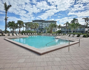 651 Seaview Court - Photo Thumbnail 15