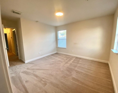 518 Remington Chase Court - Photo Thumbnail 11