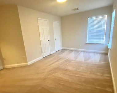 518 Remington Chase Court - Photo Thumbnail 8