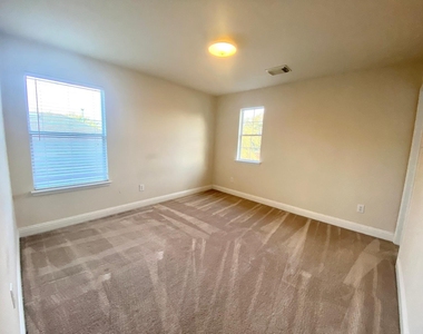 518 Remington Chase Court - Photo Thumbnail 7