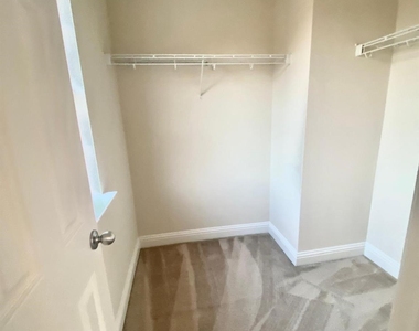 518 Remington Chase Court - Photo Thumbnail 6