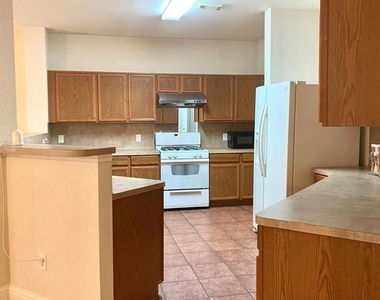 518 Remington Chase Court - Photo Thumbnail 15