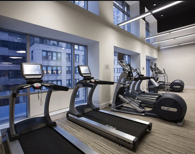 150 East 44th Street, Unit 18h - Photo Thumbnail 17