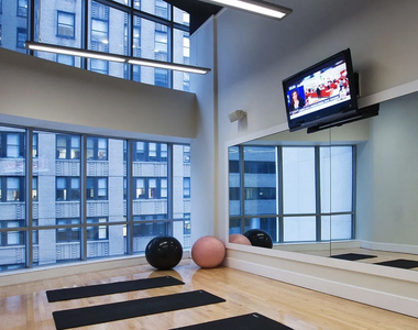 150 East 44th Street, Unit 18h - Photo Thumbnail 11