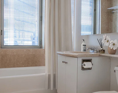 150 East 44th Street, Unit 18h - Photo Thumbnail 9