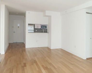 150 East 44th Street, Unit 18h - Photo Thumbnail 2