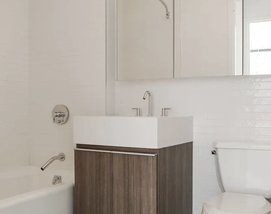 150 East 44th Street, Unit 18h - Photo Thumbnail 6