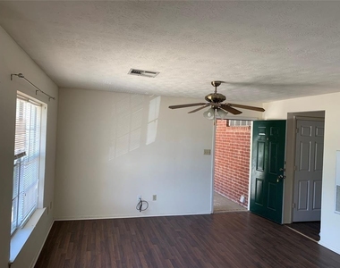 3801 College Main Street - Photo Thumbnail 6