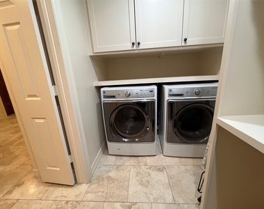 1014 Roxella Street - Photo Thumbnail 9