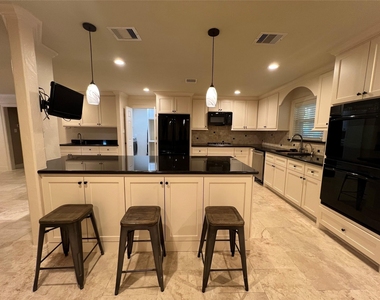 1014 Roxella Street - Photo Thumbnail 6
