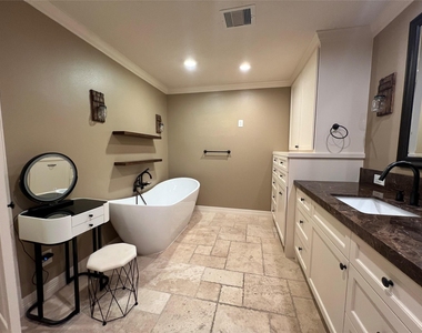 1014 Roxella Street - Photo Thumbnail 20