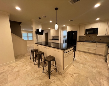 1014 Roxella Street - Photo Thumbnail 5