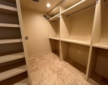 1014 Roxella Street - Photo Thumbnail 18