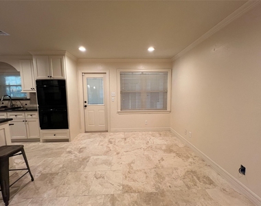 1014 Roxella Street - Photo Thumbnail 4