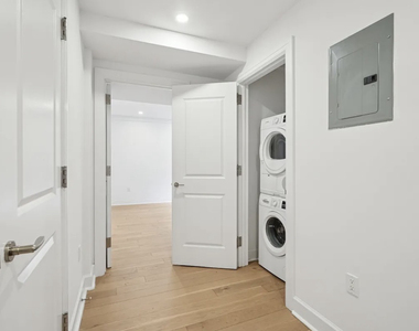 160 East 48th Street, Unit 14-l2 - Photo Thumbnail 4