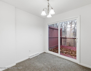 1273 Chateau Drive - Photo Thumbnail 8
