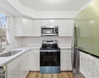 1273 Chateau Drive - Photo Thumbnail 6