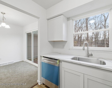 1273 Chateau Drive - Photo Thumbnail 7