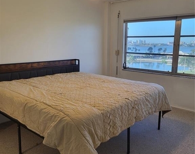 4650 Cove Circle - Photo Thumbnail 7