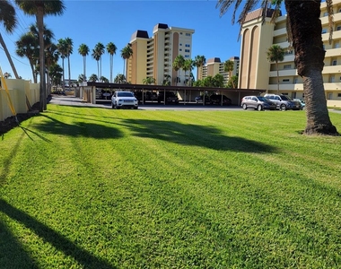 4650 Cove Circle - Photo Thumbnail 16