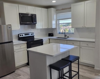 4650 Cove Circle - Photo Thumbnail 2