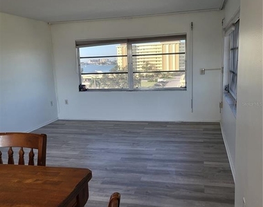 4650 Cove Circle - Photo Thumbnail 4