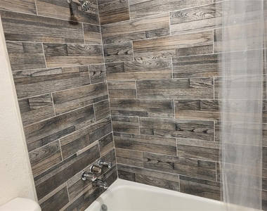 4650 Cove Circle - Photo Thumbnail 10