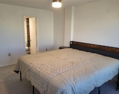 4650 Cove Circle - Photo Thumbnail 8