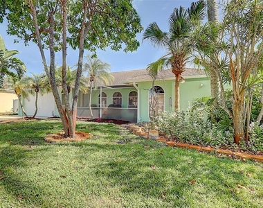 238 Sw Grove Avenue - Photo Thumbnail 1